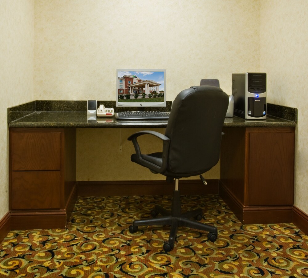 Holiday Inn Express & Suites Levelland by IHG - photo 32