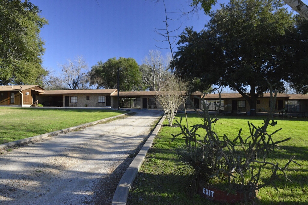 Shiner Country Inn - photo 31