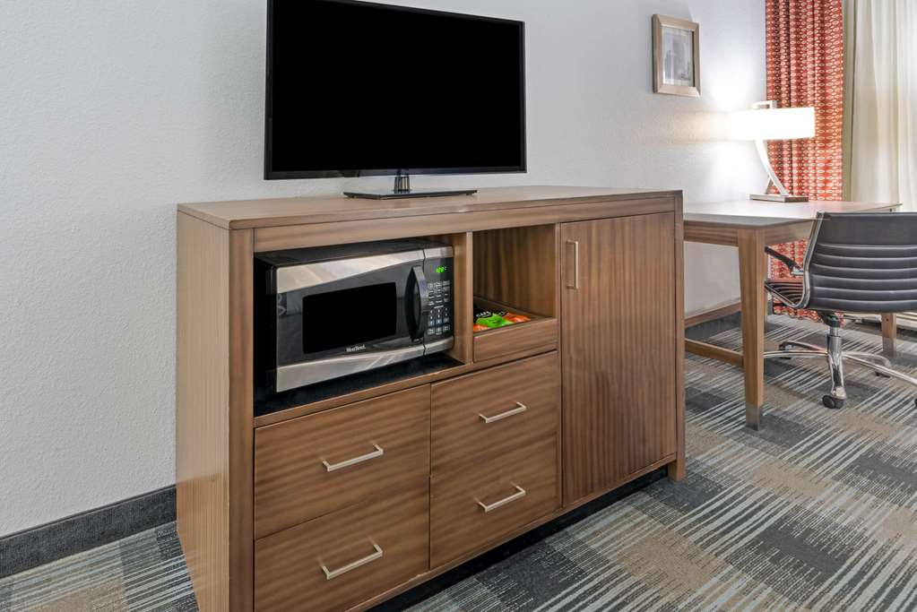 La Quinta Inn & Suites by Wyndham Guthrie - photo 12