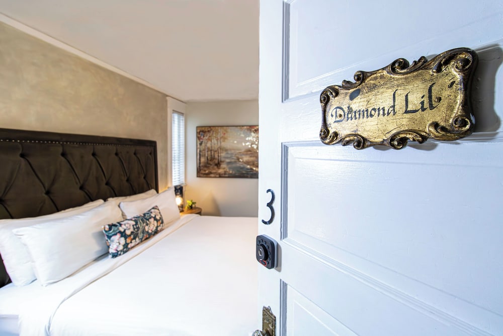 Inn on Charlotte Boutique Hotel - photo 21