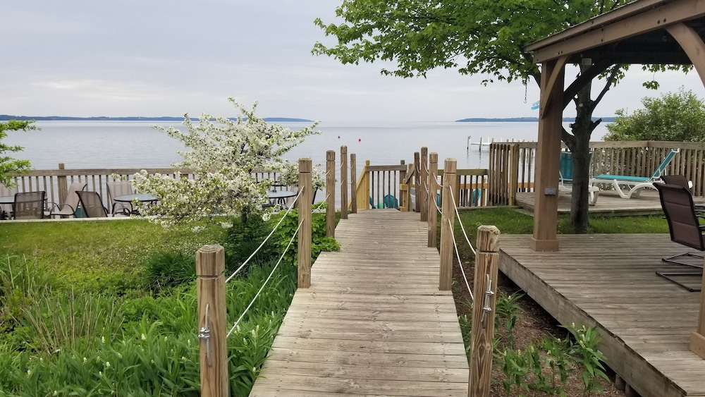 Brio Beach Inn - photo 43