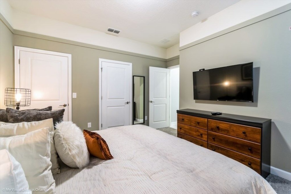 4 Bed Storey Lake Resort With Lazy River 4 Bedroom Townhouse by RedAwning - photo 3