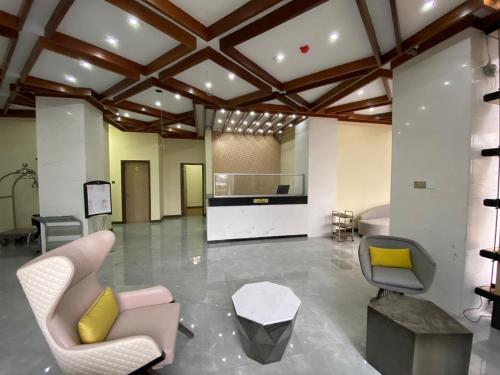 La Maison Royale South C