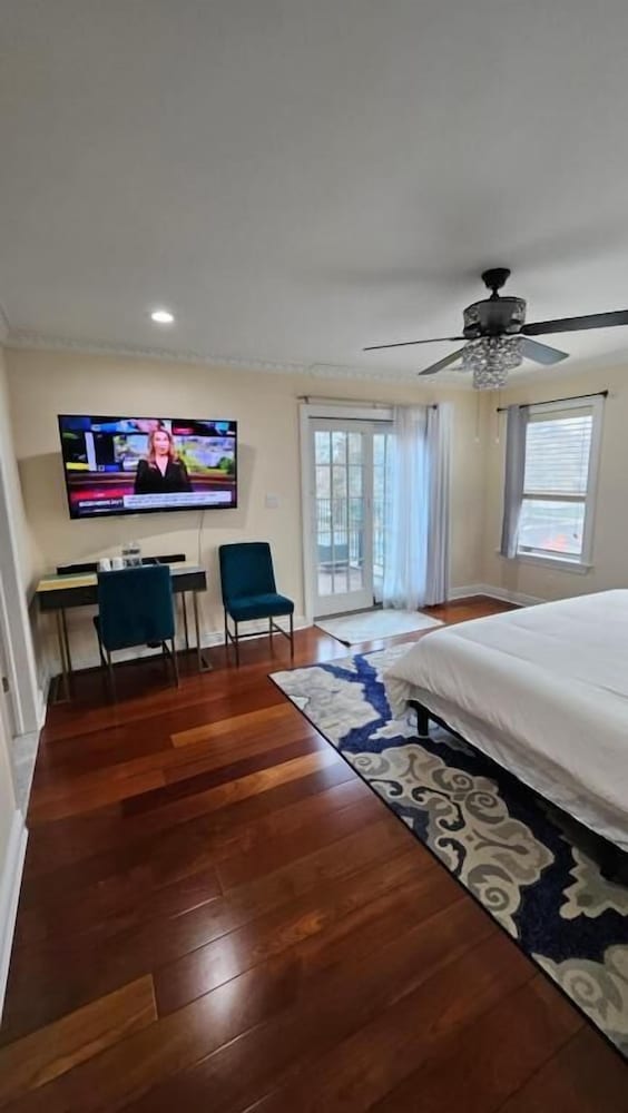Luxury Hotel Style Room in Queens New York — hotel in Bayside