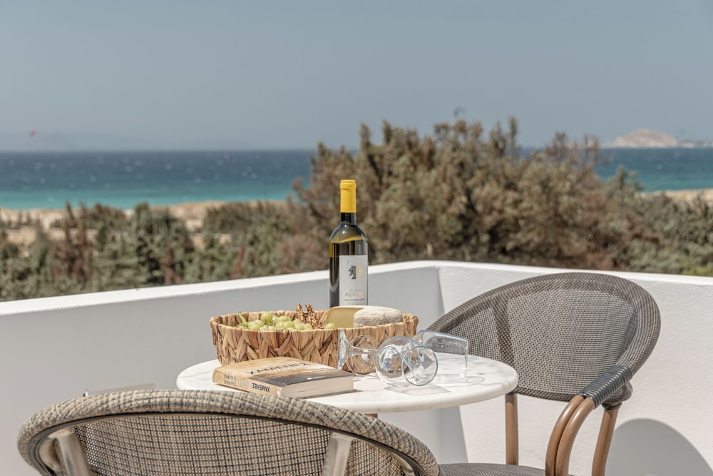 Ammolofos Luxury Apartment & suites — 4-Star Luxury Hotel in Naxos, Greece
