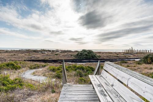 Emerald Breeze by Oak Island Accommodations - photo 35