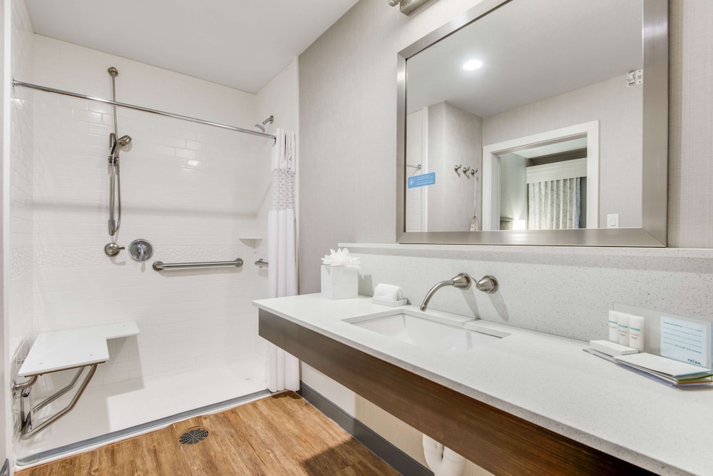 Hampton Inn & Suites Dallas Ft. Worth Airport South - photo 35