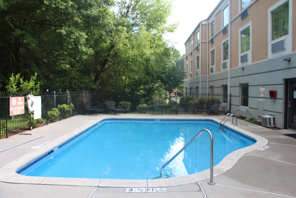 Jameson Inn and Suites Riverdale - photo 31