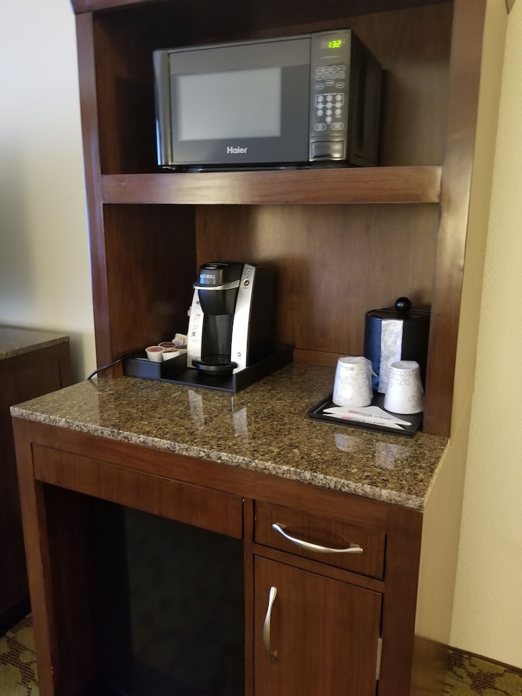 Hilton Garden Inn Oxnard Camarillo - photo 33