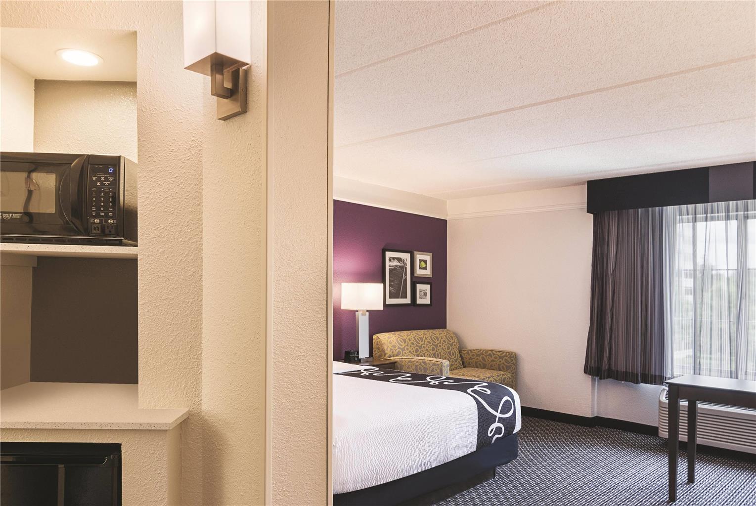 La Quinta Inn & Suites by Wyndham Atlanta Perimeter Medical - photo 27