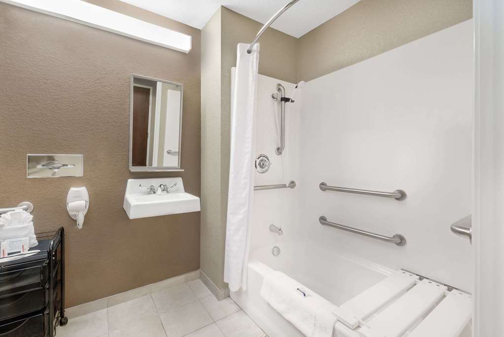 Microtel Inn & Suites by Wyndham Williston - photo 10
