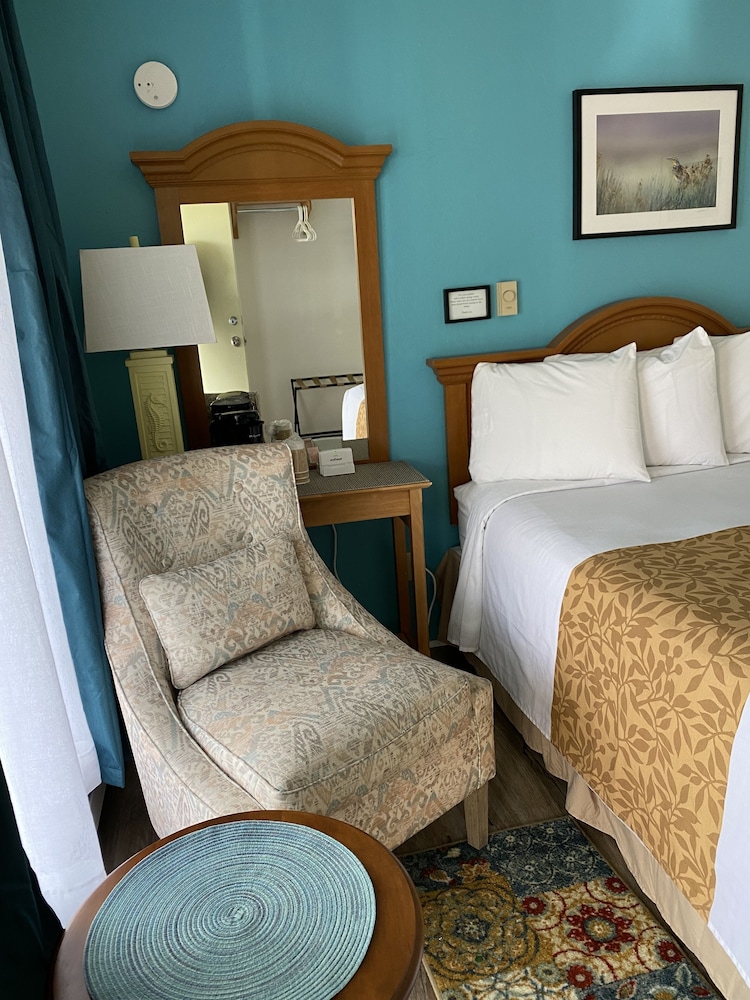 La Kris Inn - photo 6