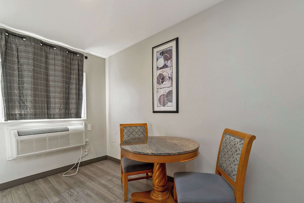 Days Inn by Wyndham Moosic - photo 18