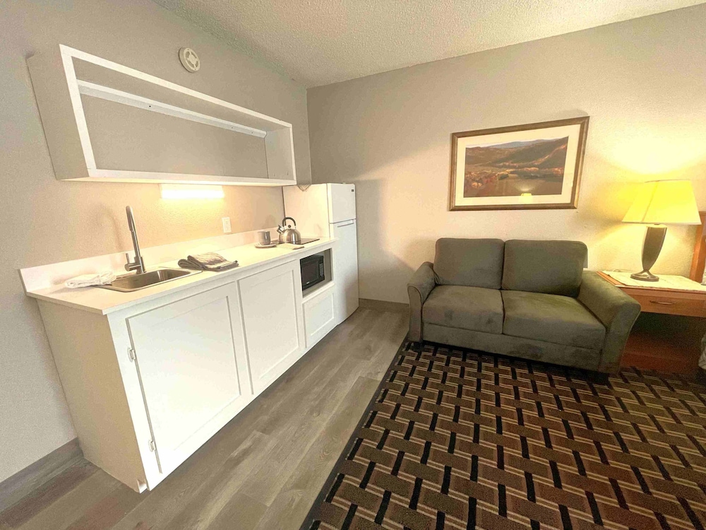 FairBridge Extended Stay a Kitchenette Hotel - photo 8