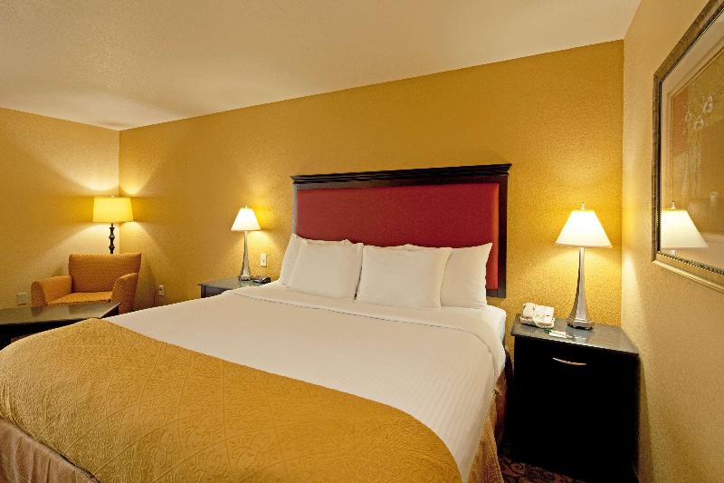 La Quinta Inn & Suites by Wyndham Mobile Tillman's Corner - photo 20