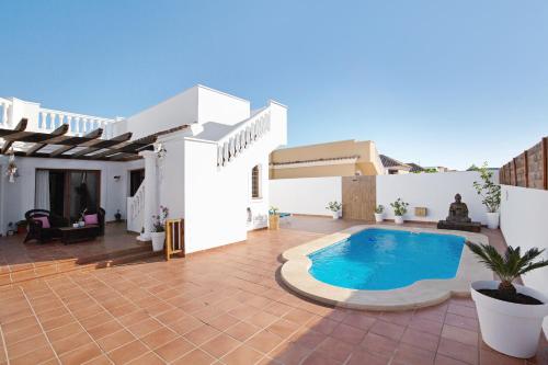 Villa Baobab — 4-Star Luxury Hotel in Corralejo, Spain