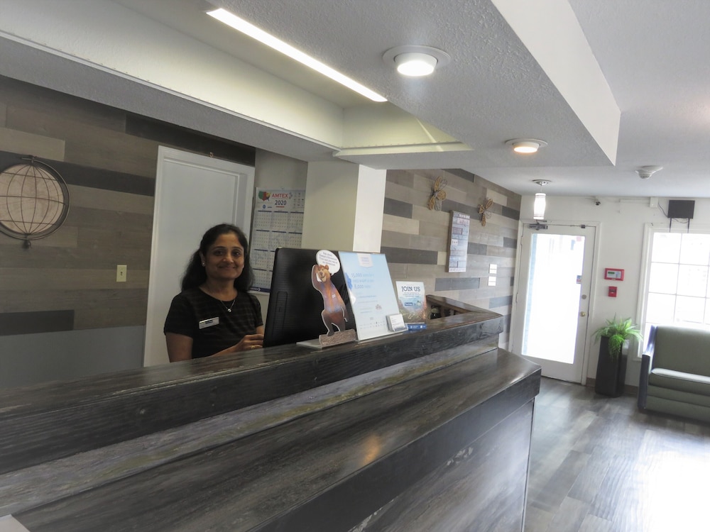 Travelodge by Wyndham Walterboro - photo 3