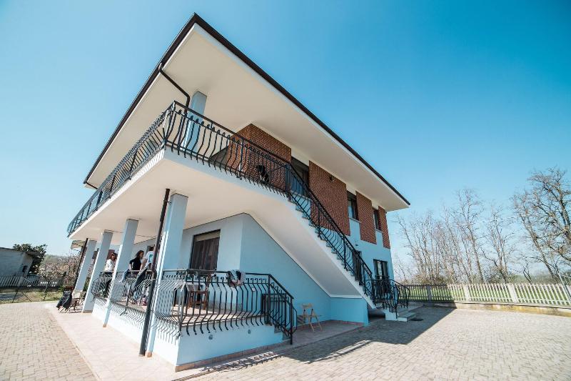 Ca' del Viaggiatore — 4-Star Luxury Hotel in Farigliano, Italy