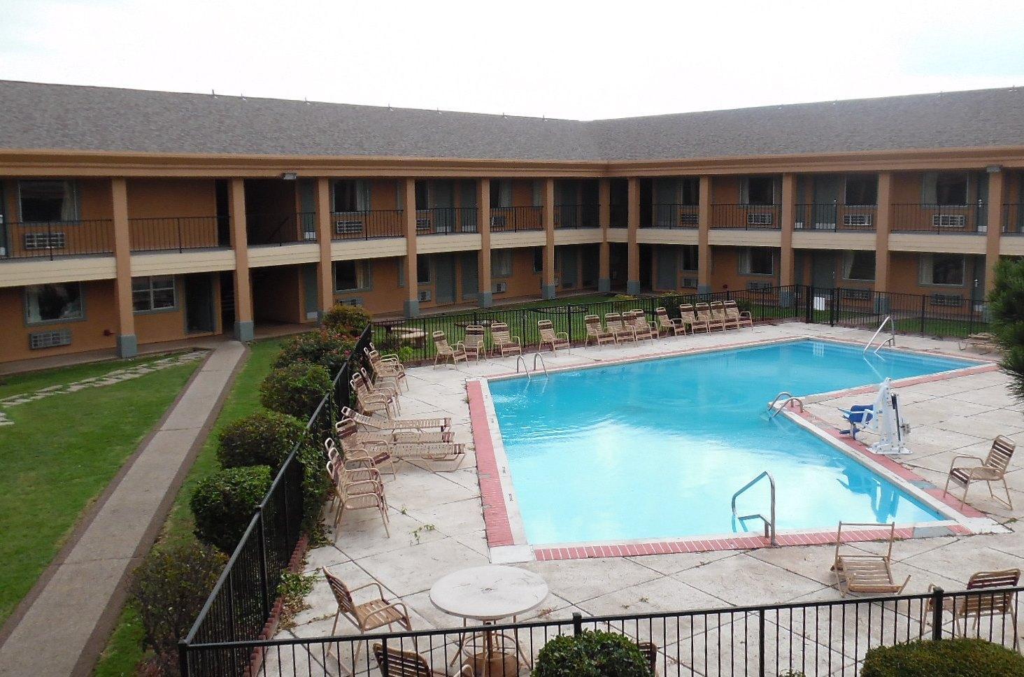 Red Roof Inn and Suites Oklahoma City Southwest - photo 13