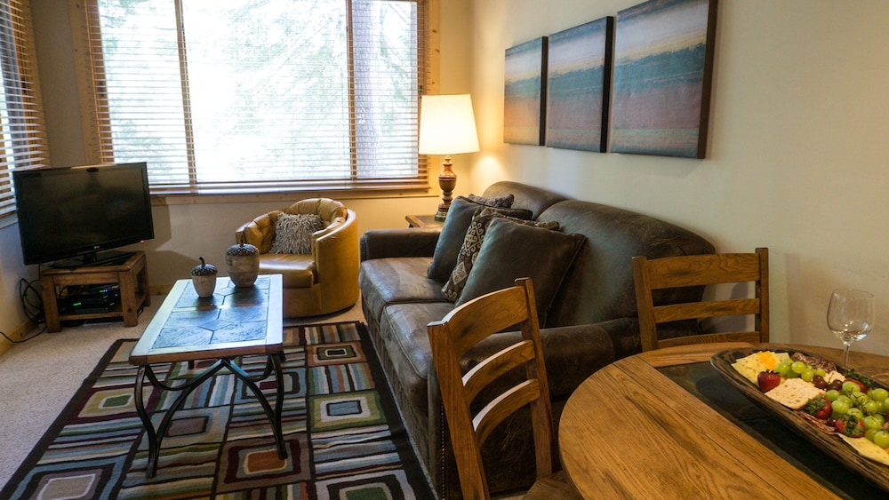 Ski Trails 4113 - carbon neutral hotel in Truckee
