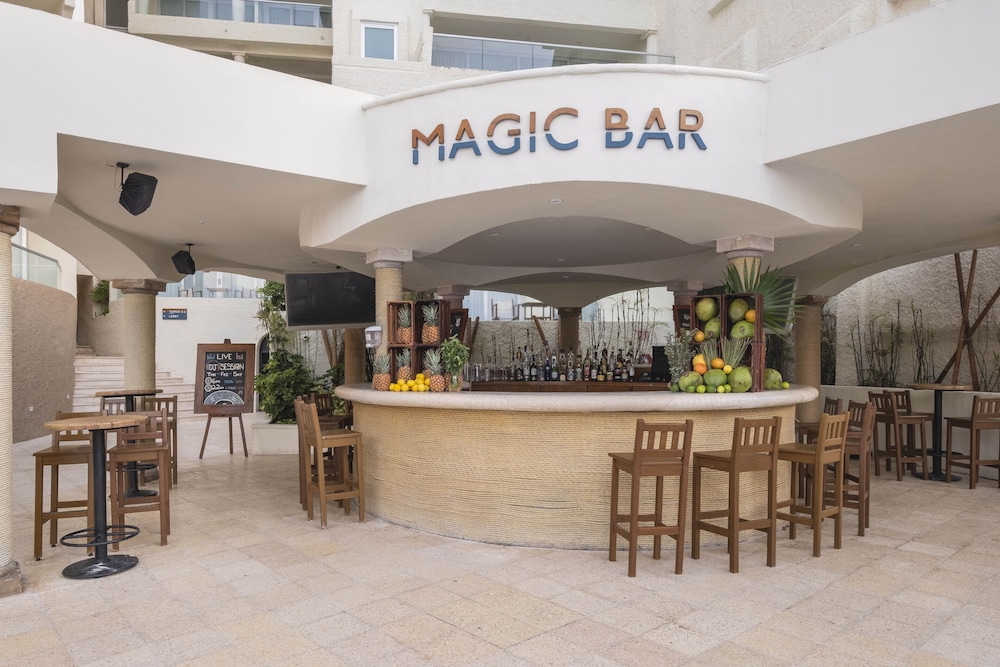 Poolside bar