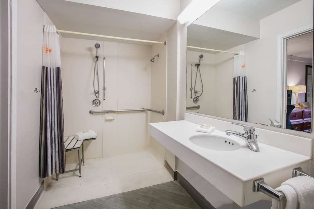 La Quinta Inn by Wyndham Dallas Uptown - photo 38