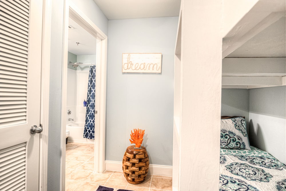 Laketown Wharf Resort by Aneliya's Rentals - photo 165