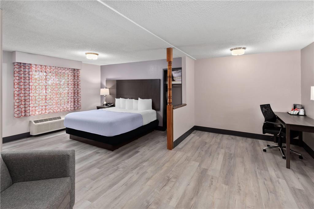 La Quinta Inn & Suites by Wyndham Goodlettsville Nashville - photo 12