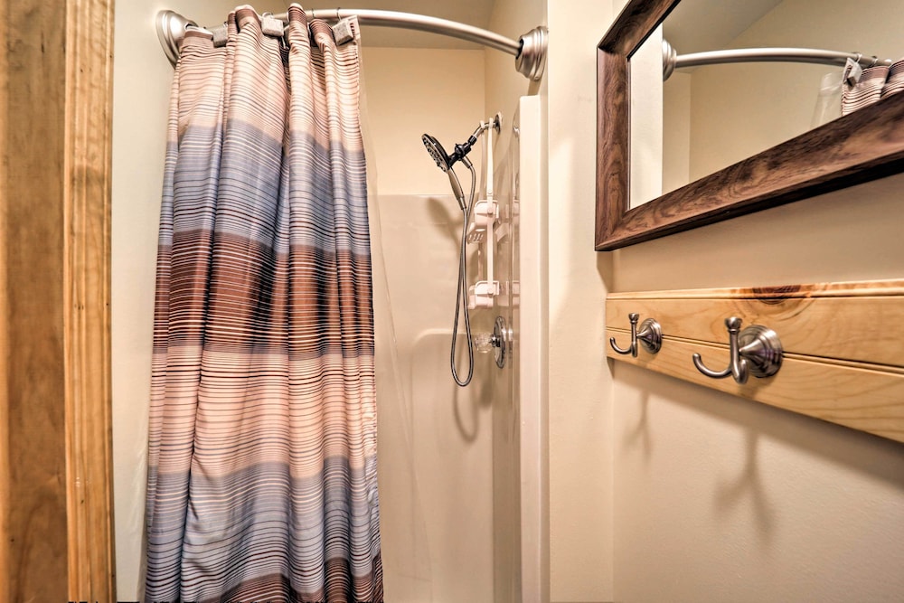 Steps to Beech Mountain Resort: Cozy Getaway - photo 9