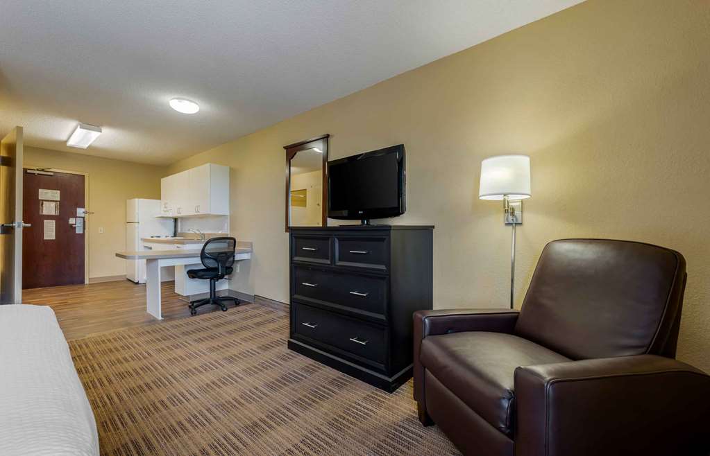 Extended Stay America Suites Chicago Gurnee - photo 16