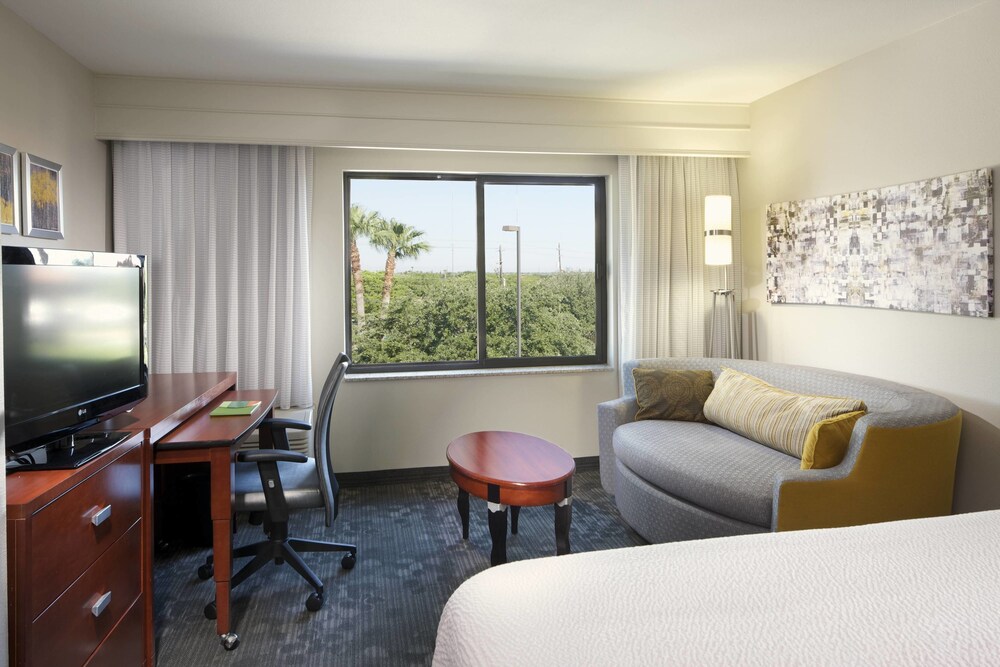 Courtyard by Marriott Brownsville - photo 13
