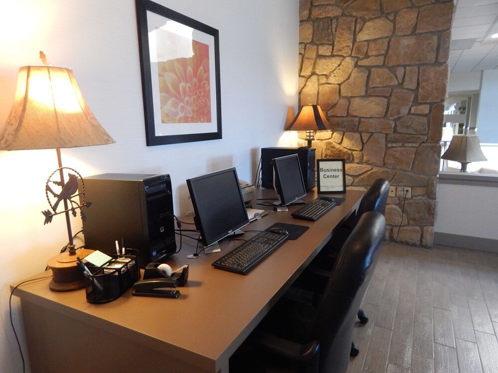 Ramada by Wyndham Clarion - photo 13