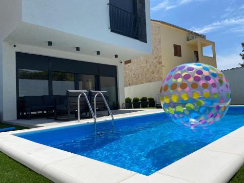 Breaking the waves Art House — 4-Star Luxury Hotel in Tisno, Croatia