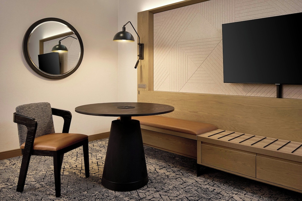 Sheraton Suites Chicago O'Hare - photo 24