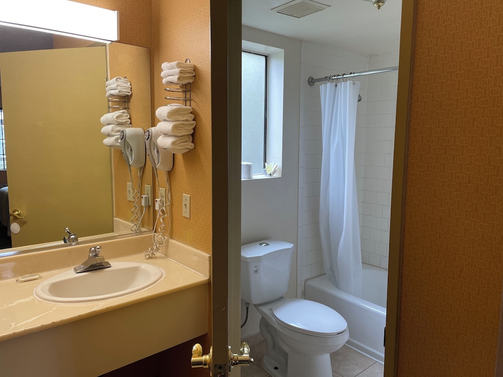 Hollywood La Brea Inn - photo 11