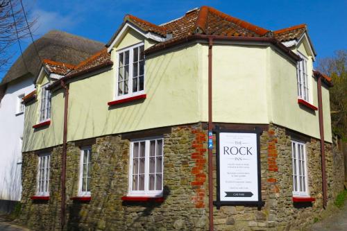 The Old Stores a Grade II listed cottage in the delightful village of Georgeham is ideal for beach surfing walking & cycling holidays — 4-Star Luxury Hotel in Braunton, United Kingdom