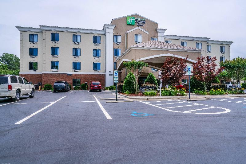 Holiday Inn Express & Suites Roanoke Rapids SE by IHG - photo 6