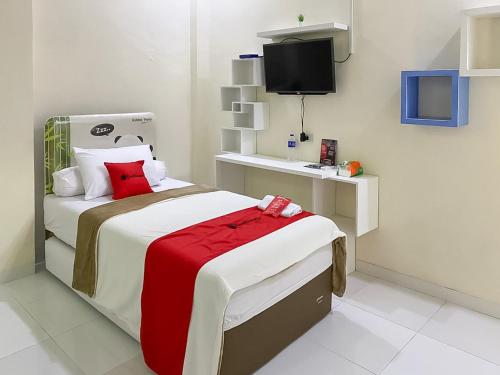 RedDoorz Syariah near PKOR Lampung - carbon neutral hotel in Bandar Lampung