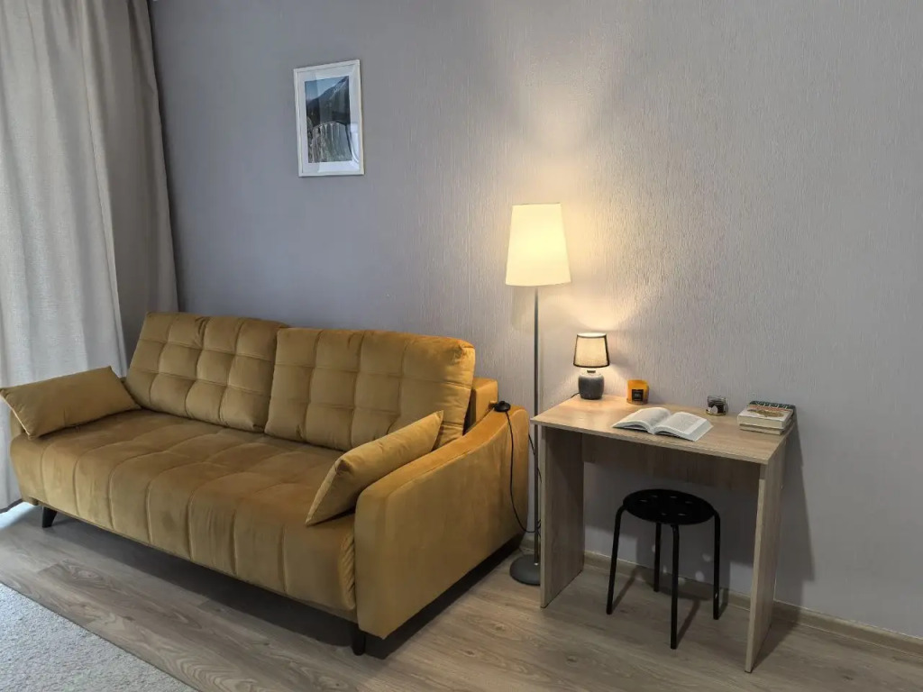 Uyutnaya Studiya Dlya Vas Flat — hotel near Koltsovo Airport