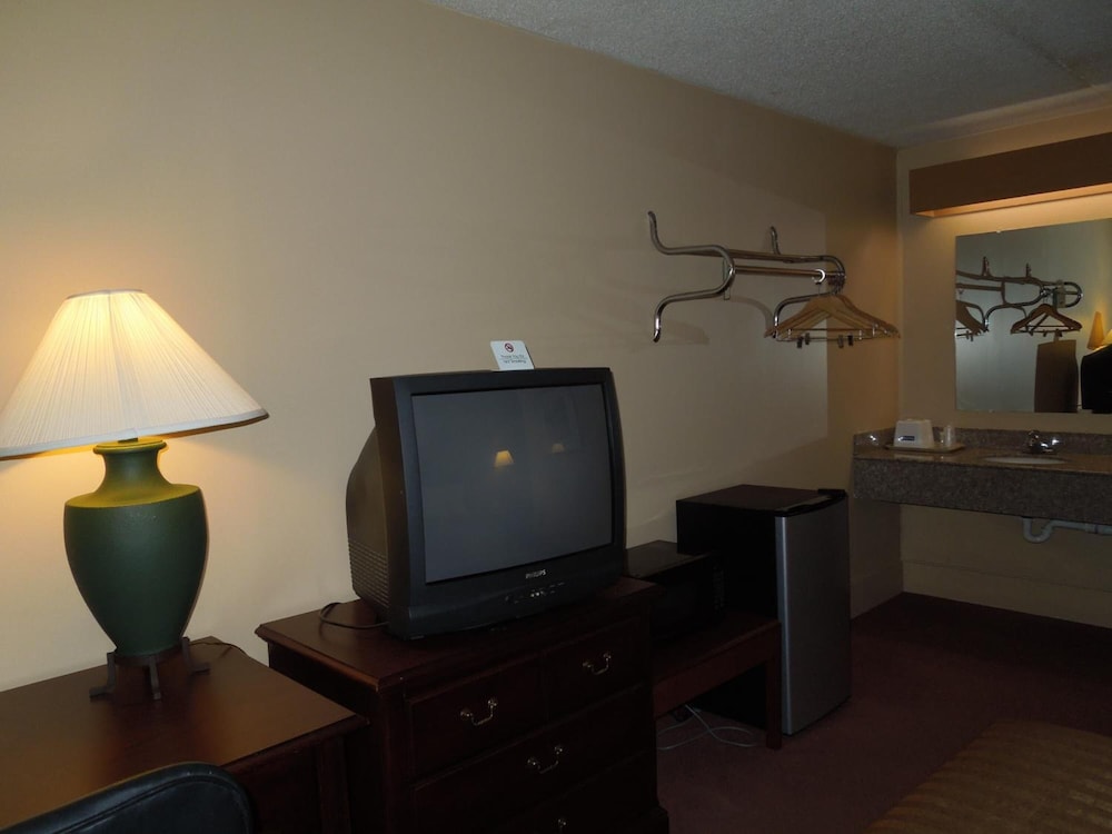 Hilltop Inn - photo 12