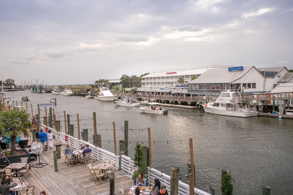 Shem Creek Inn - photo 38