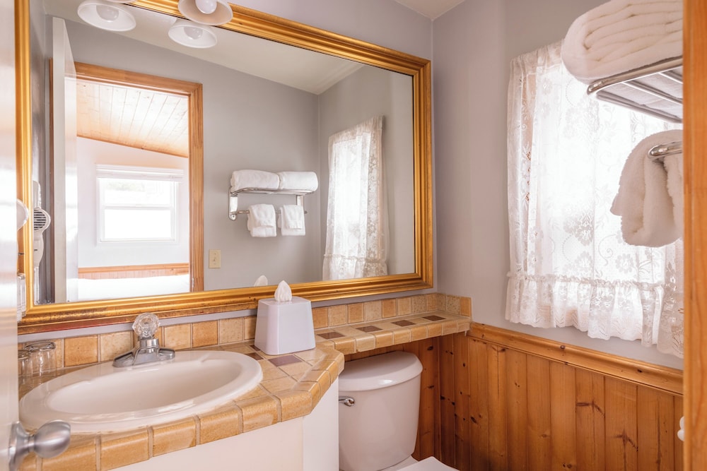 Carmel Fireplace Inn - photo 49