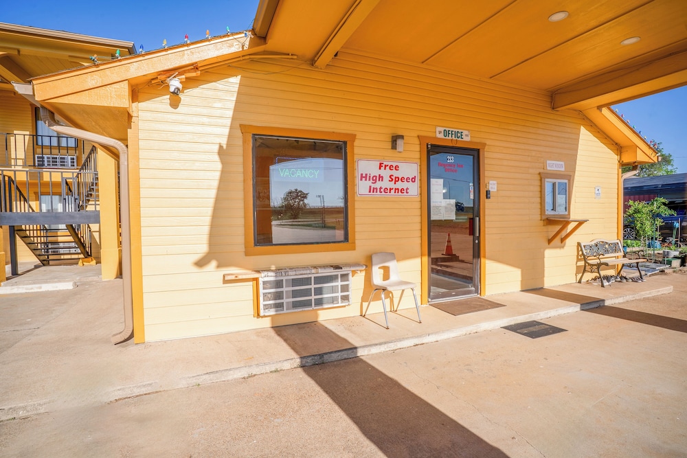 Regency Inn By OYO Rockdale TX - photo 43