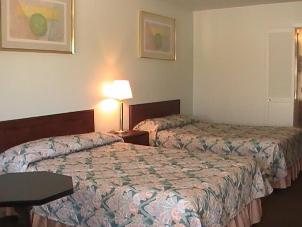 Hometown Inn Galion - photo 7