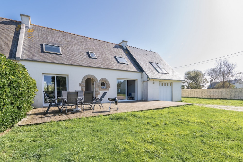 Family Home 2 Steps From the Beach — 4-Star Luxury Hotel in Ploudalmezeau, France