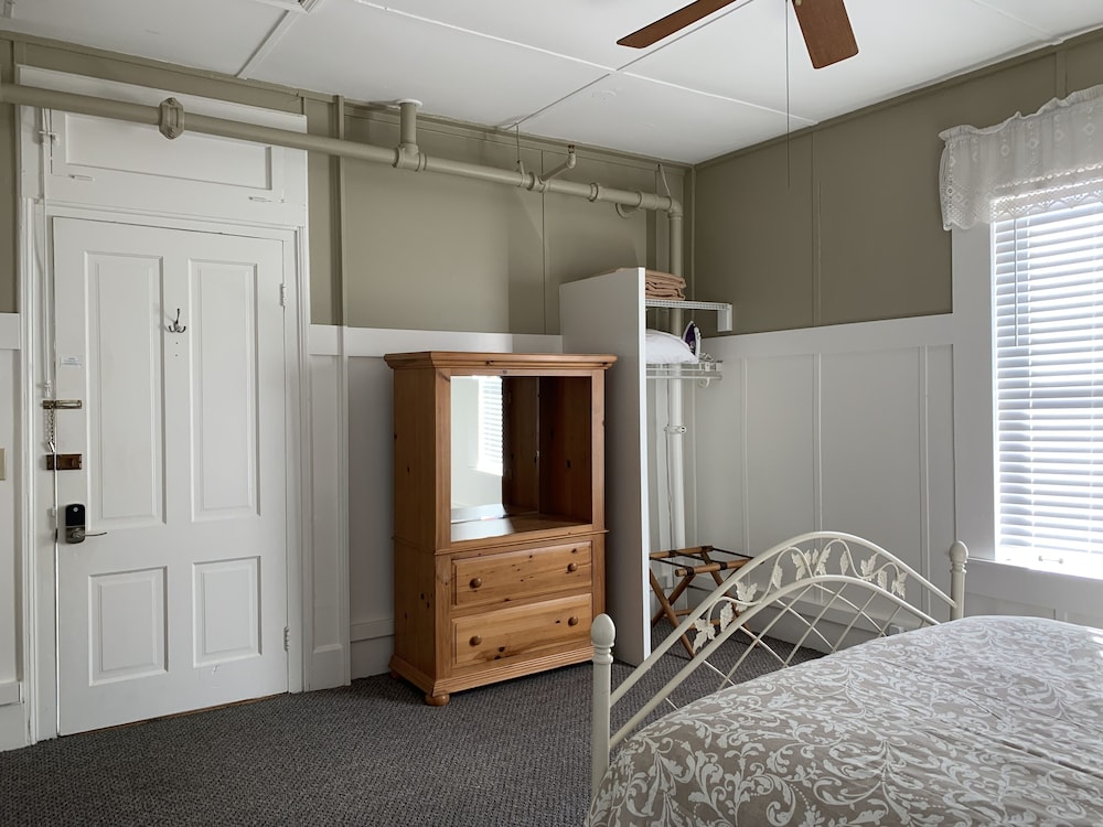Woodbridge Inn & Tavern - photo 14