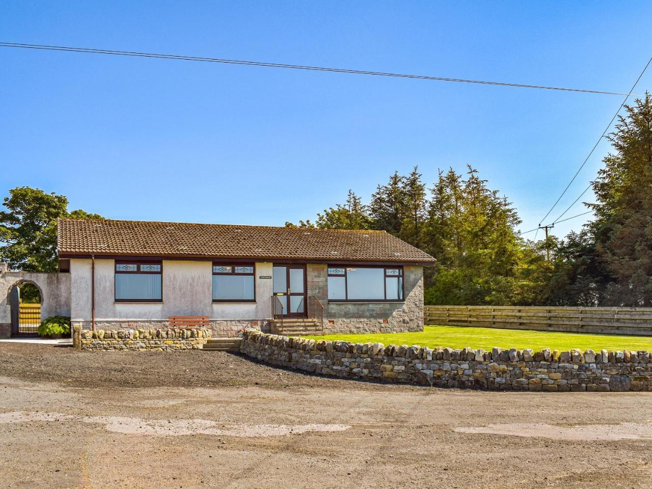 Lowesmuir Cottage — 4-Star Luxury Hotel in Cumnock, United Kingdom