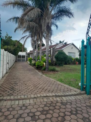 InaLups Stay in Roodepoort, South Africa