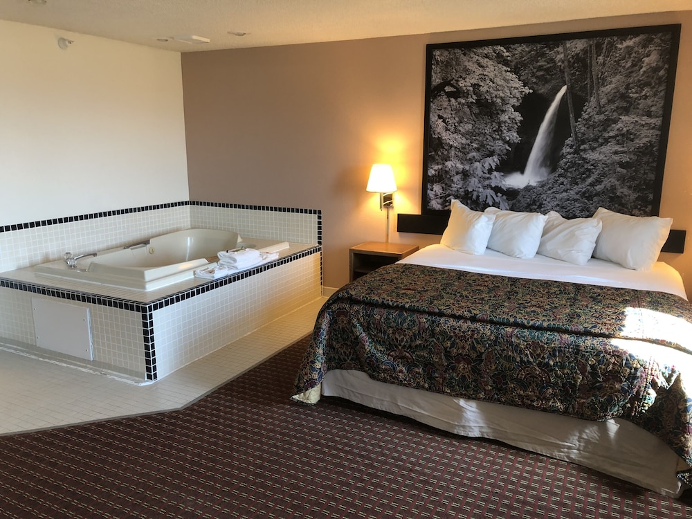 Super 8 by Wyndham Pendleton - photo 4