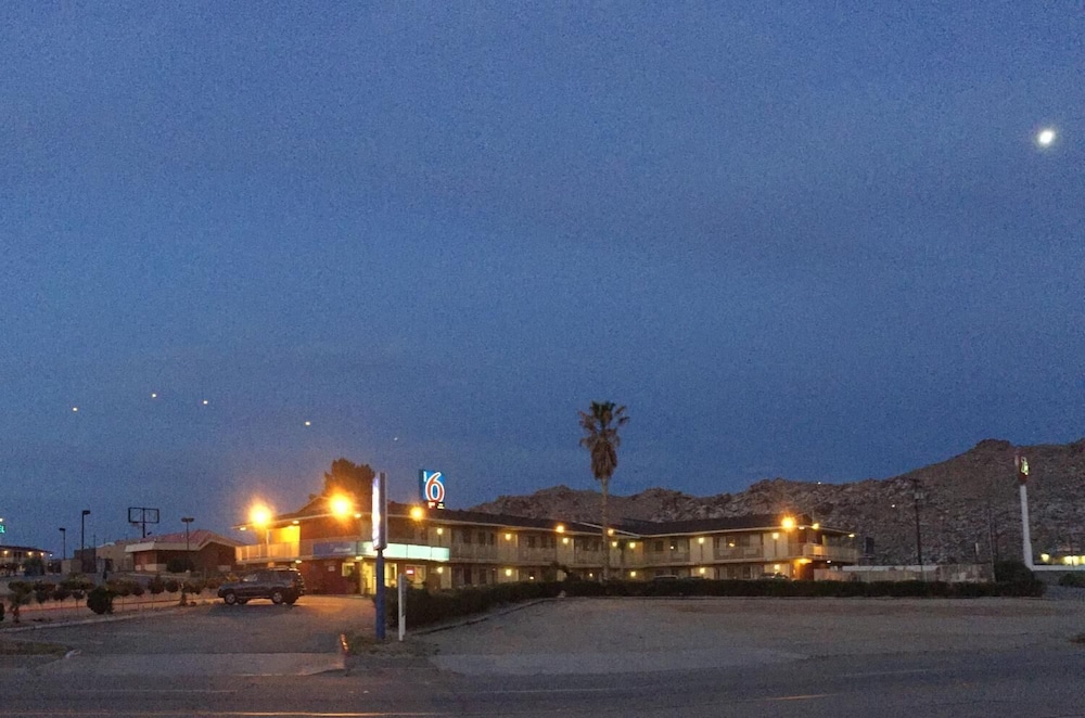 Hilltop Inn & Suites - photo 38
